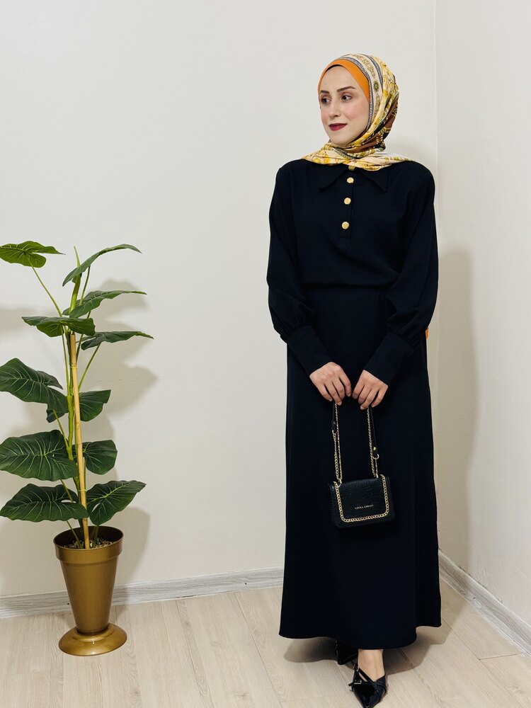 GOLD DÜĞME DETAYLI SİYAH ELBİSE