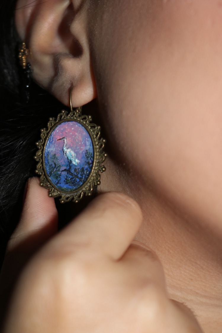 Hand-painted pair of mismatched earrings - Crane and snowy mountain