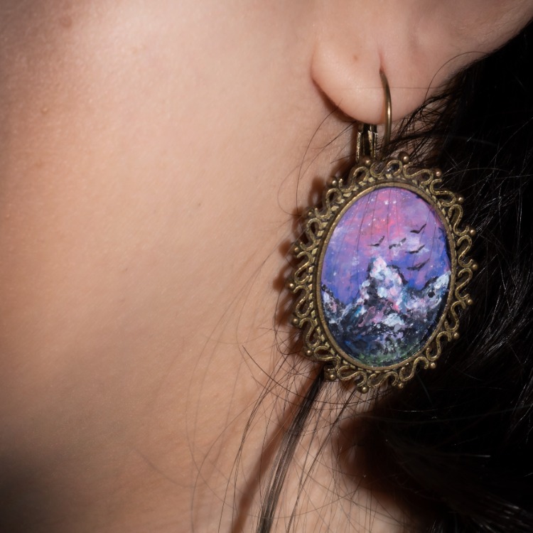 Hand-painted pair of mismatched earrings - Crane and snowy mountain