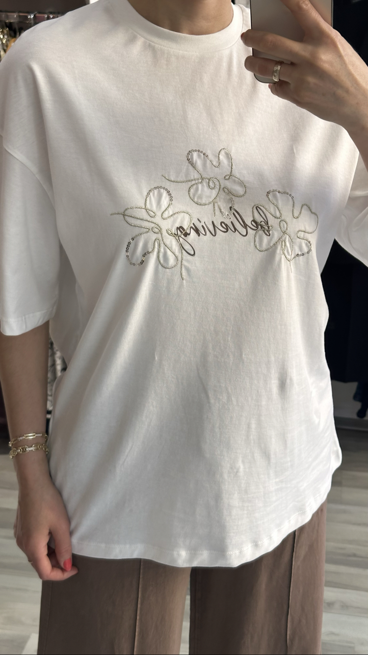 Pul detaylı tişört 