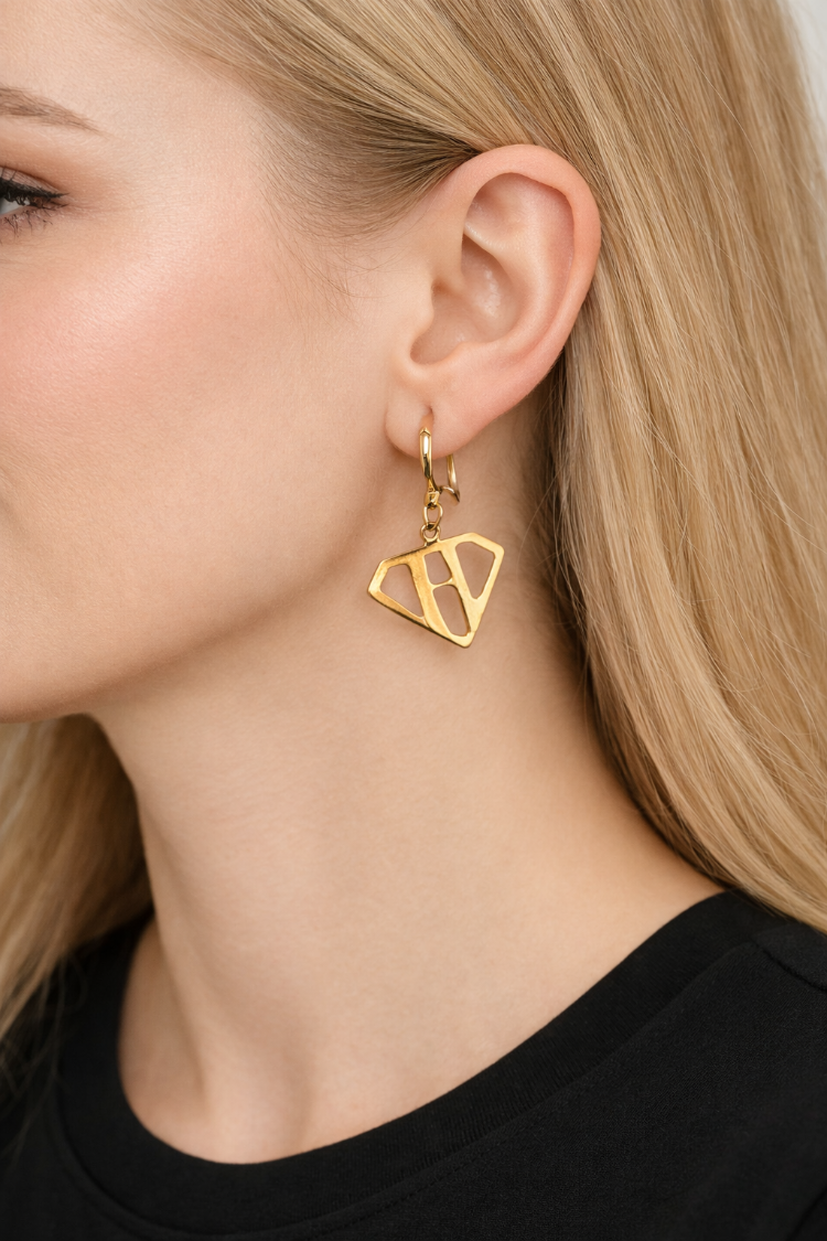 Diamond Letter Earring ( İsteğe göre size özel harf ile tasarlanır)