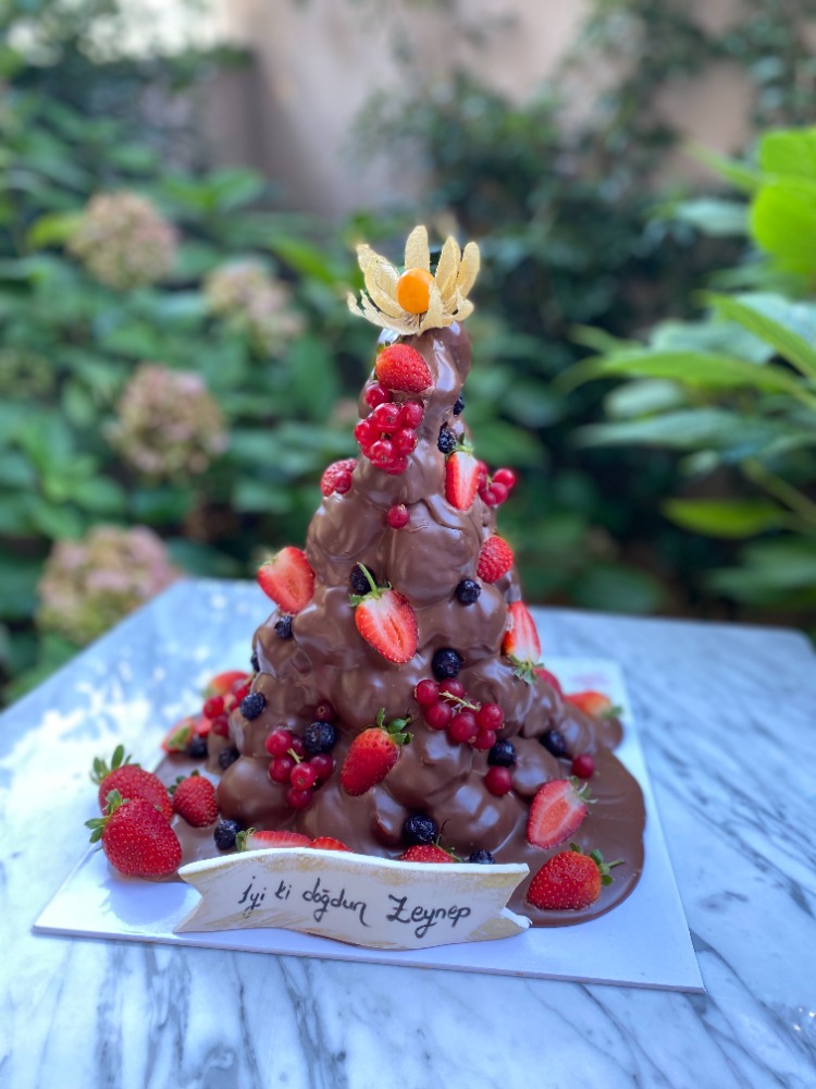 4-6 kişilik Profiterol Kulesi
