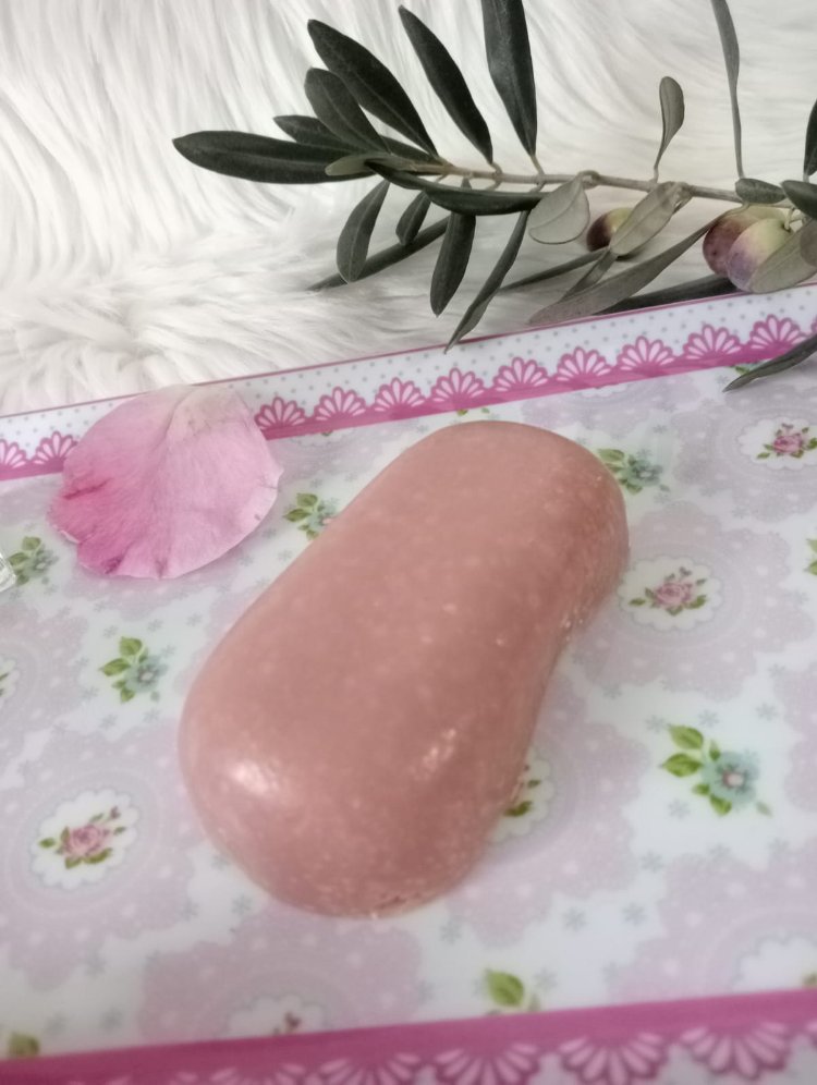 Gül suyu, Pembe kil ve gül yağlı doğal sabun