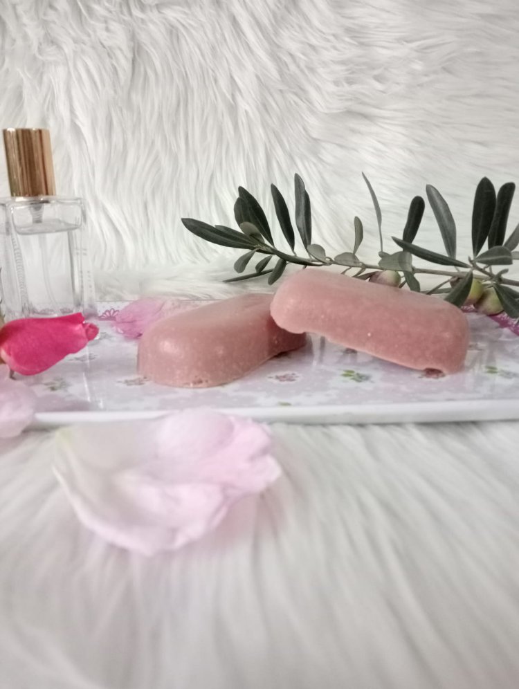 Gül suyu, Pembe kil ve gül yağlı doğal sabun