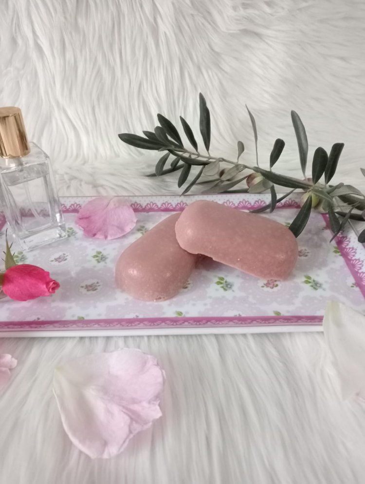 Gül suyu, Pembe kil ve gül yağlı doğal sabun