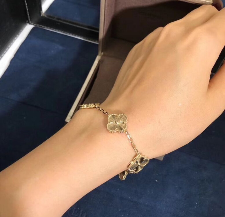 VAN CLEEF BRACELET (gold)