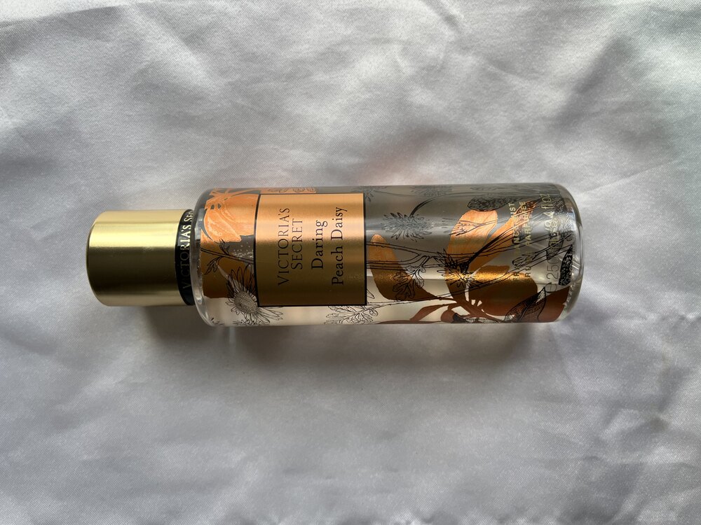 Victoria’s secret daring peach daisy vücut spreyi 