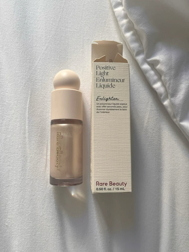 Rare beauty likit fırçalı highlighter (enlighten)