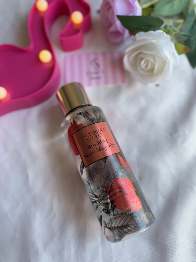 Victoria’s secret Blushing Berry Magnolia vücut spreyi