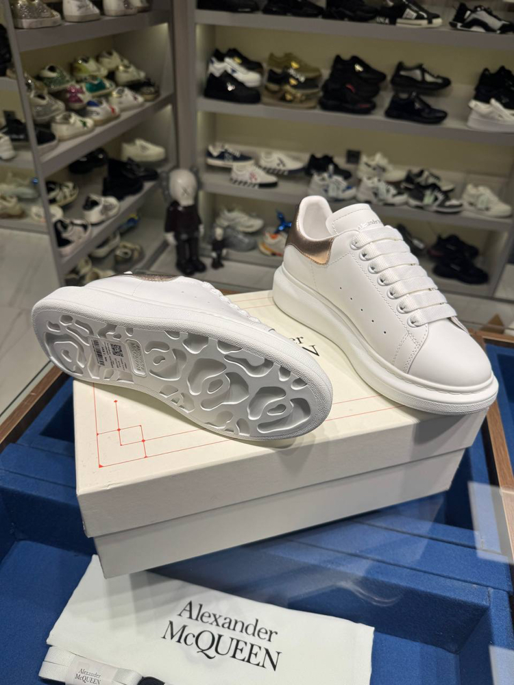Alexander McQueen 