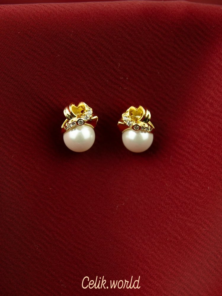 Gold Oval İnci Küpe