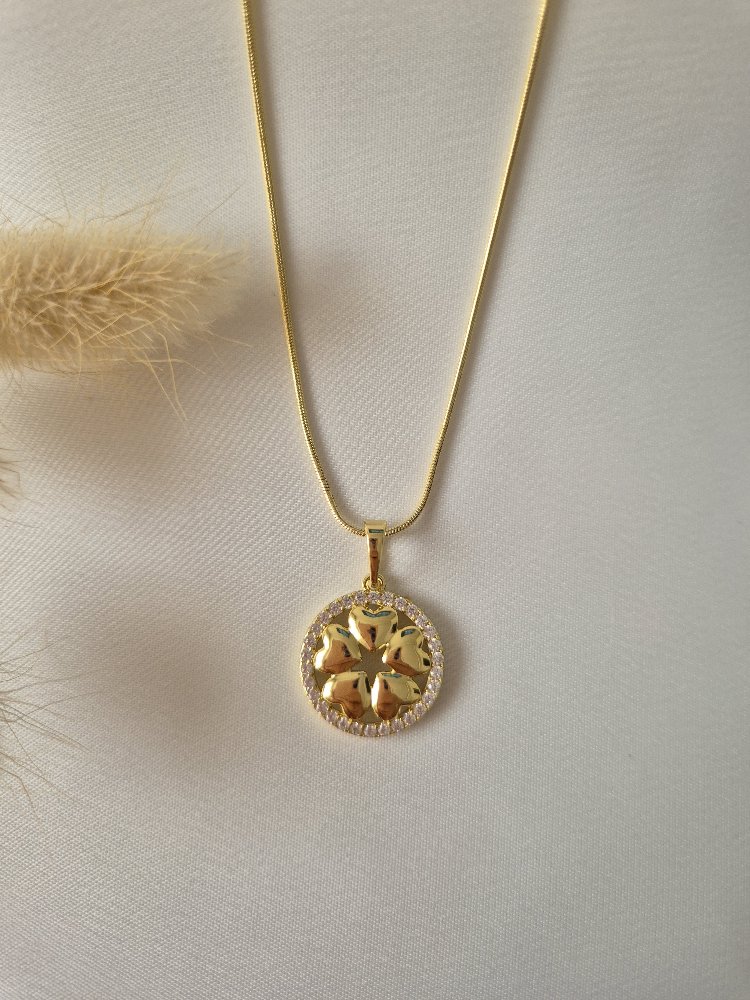 Gold yonca kolye