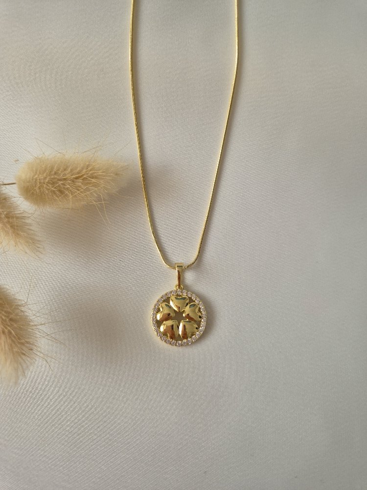 Gold yonca kolye