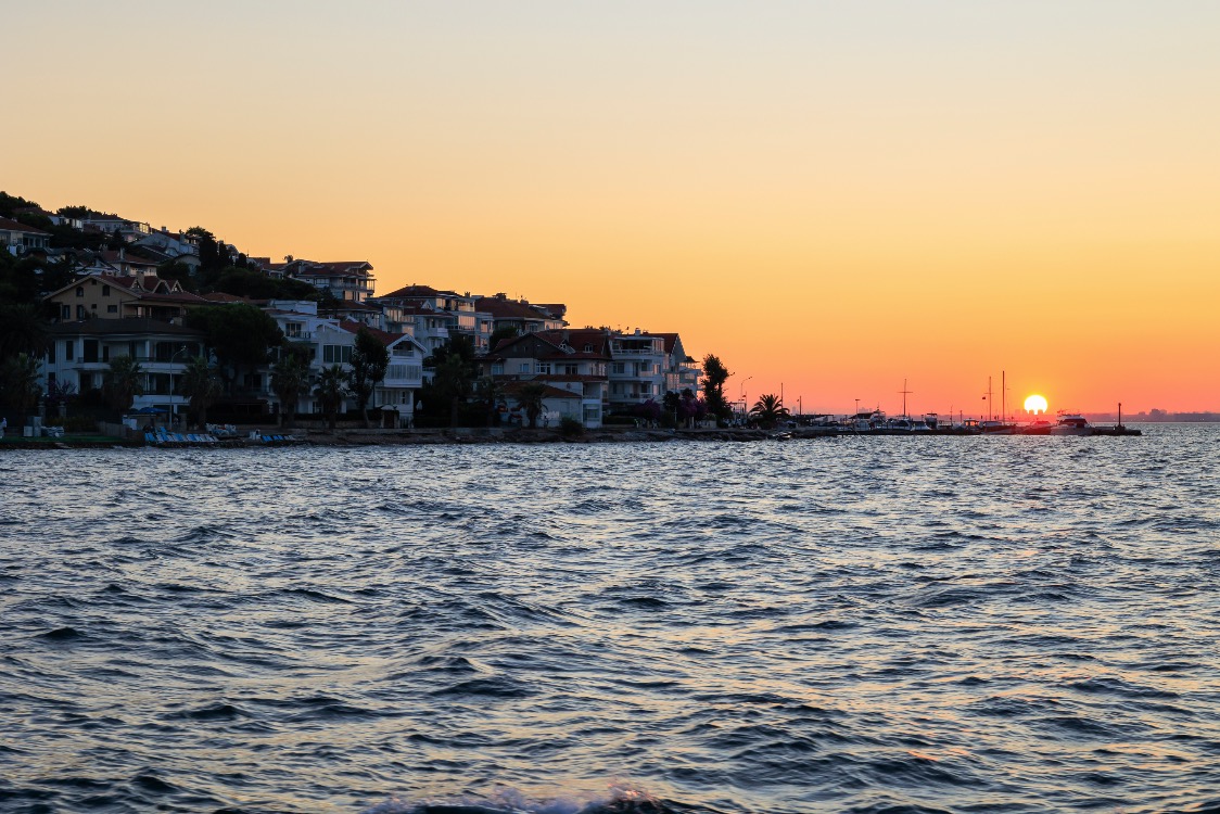 "Kınalıada'da gün batımı" isimli dijital fotoğraf