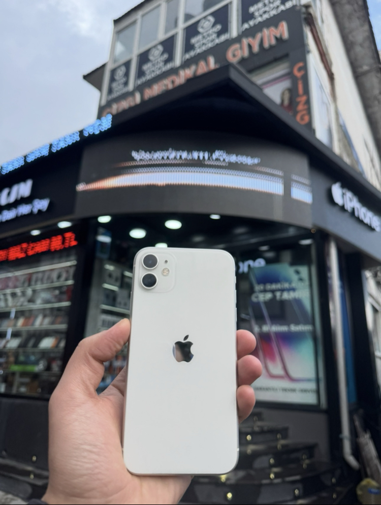 (4) İPhone 11 64GB Beyaz Pil%72