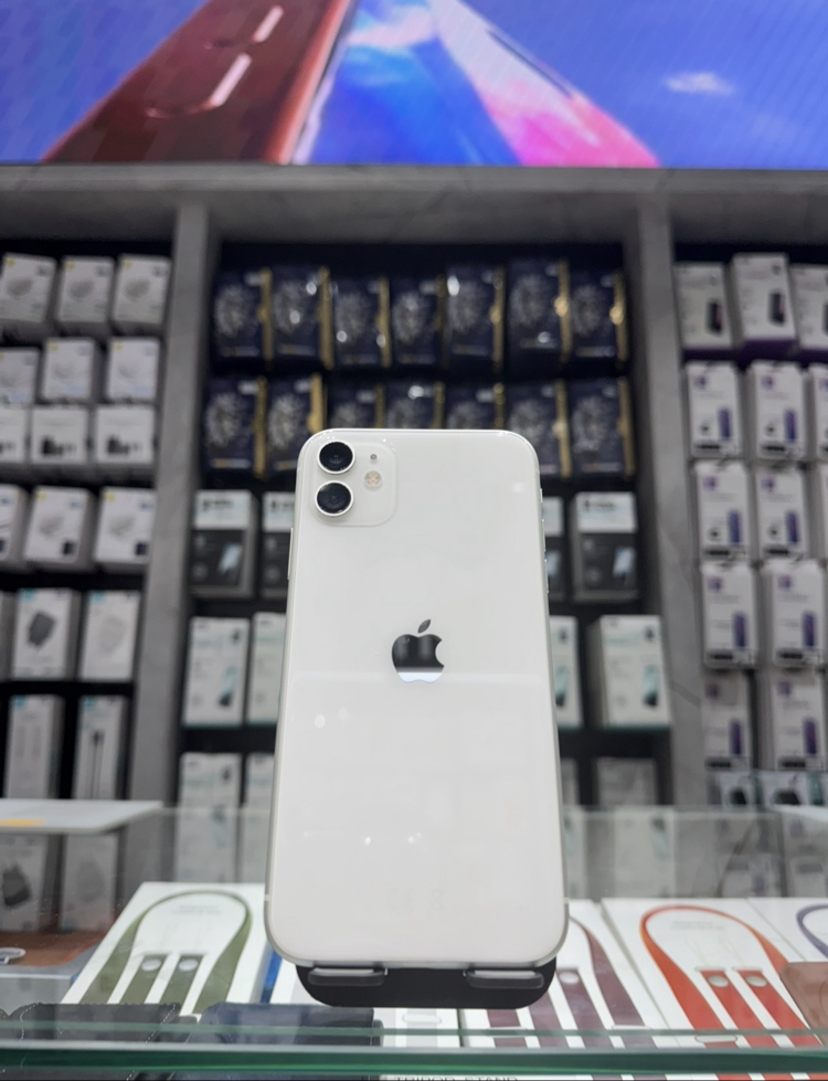 (4) İPhone 11 64GB Beyaz Pil%72