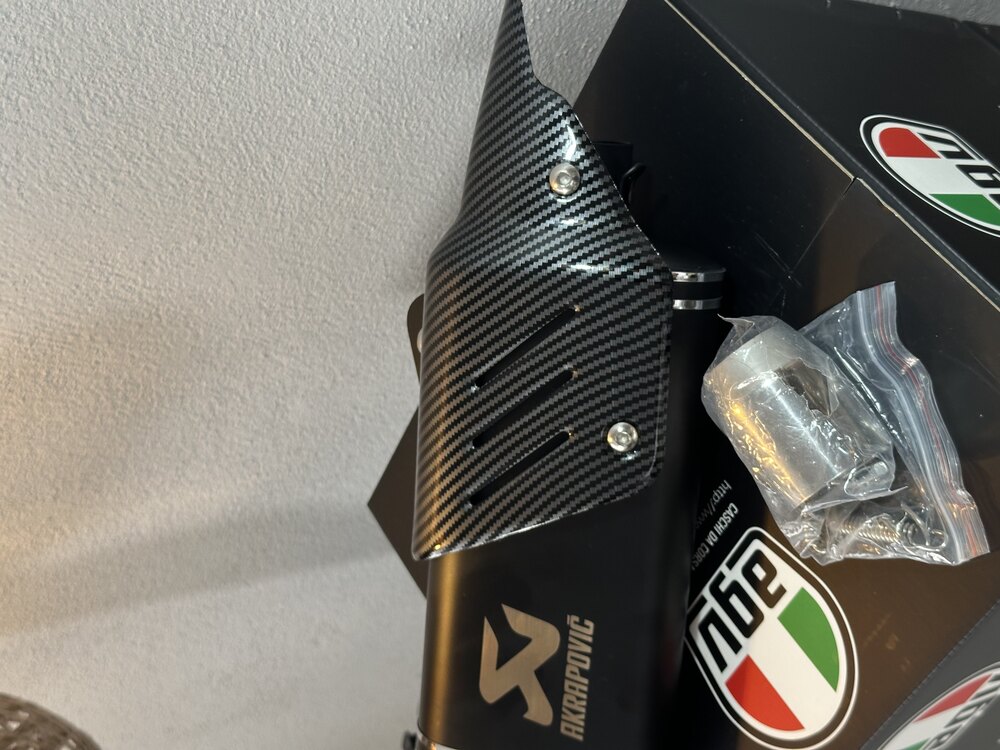 AKRAPOVIC KARBON/MAT SİYAH EGZOZ