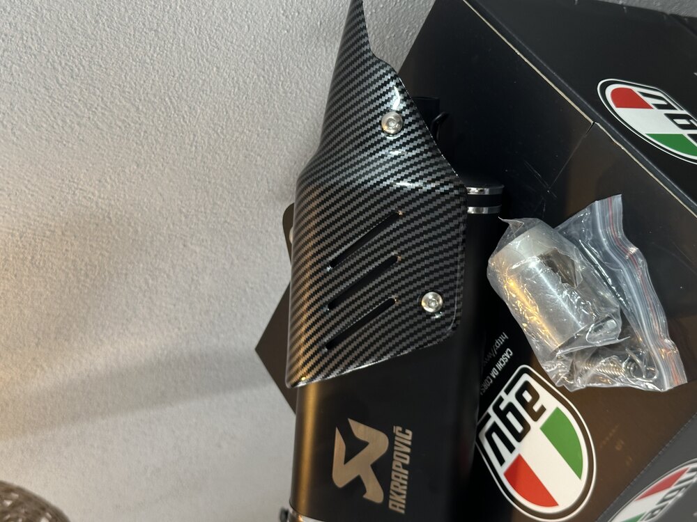 AKRAPOVIC KARBON/MAT SİYAH EGZOZ