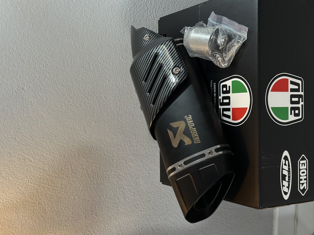AKRAPOVIC KARBON/MAT SİYAH EGZOZ