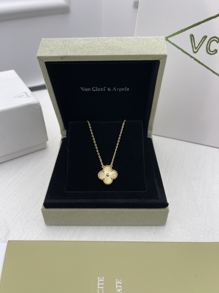 VCA GOLD TEK MOTİF KOLYE