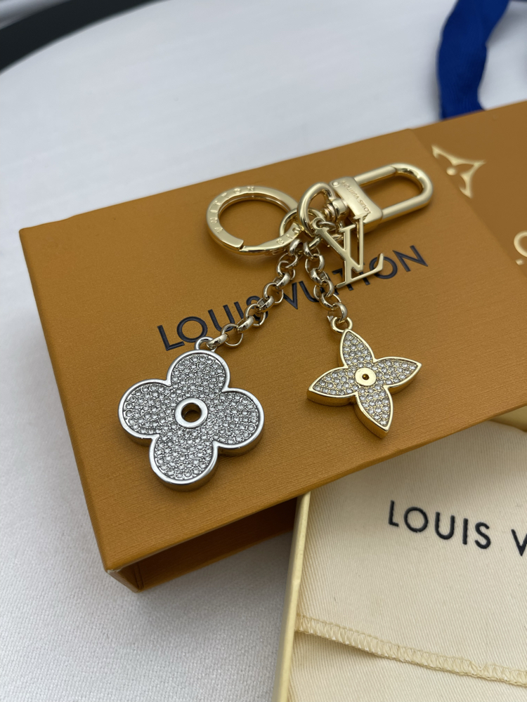 Louis Vuitton Blooming Flower Strass Anahtarlık