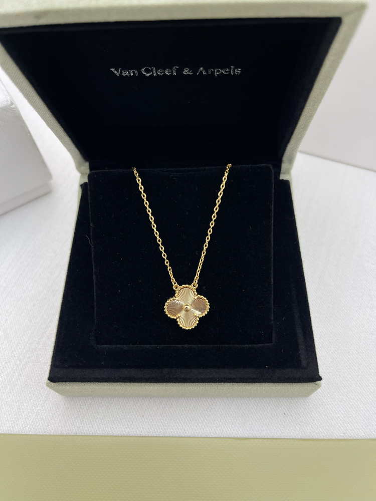 VCA GOLD TEK MOTİF KOLYE