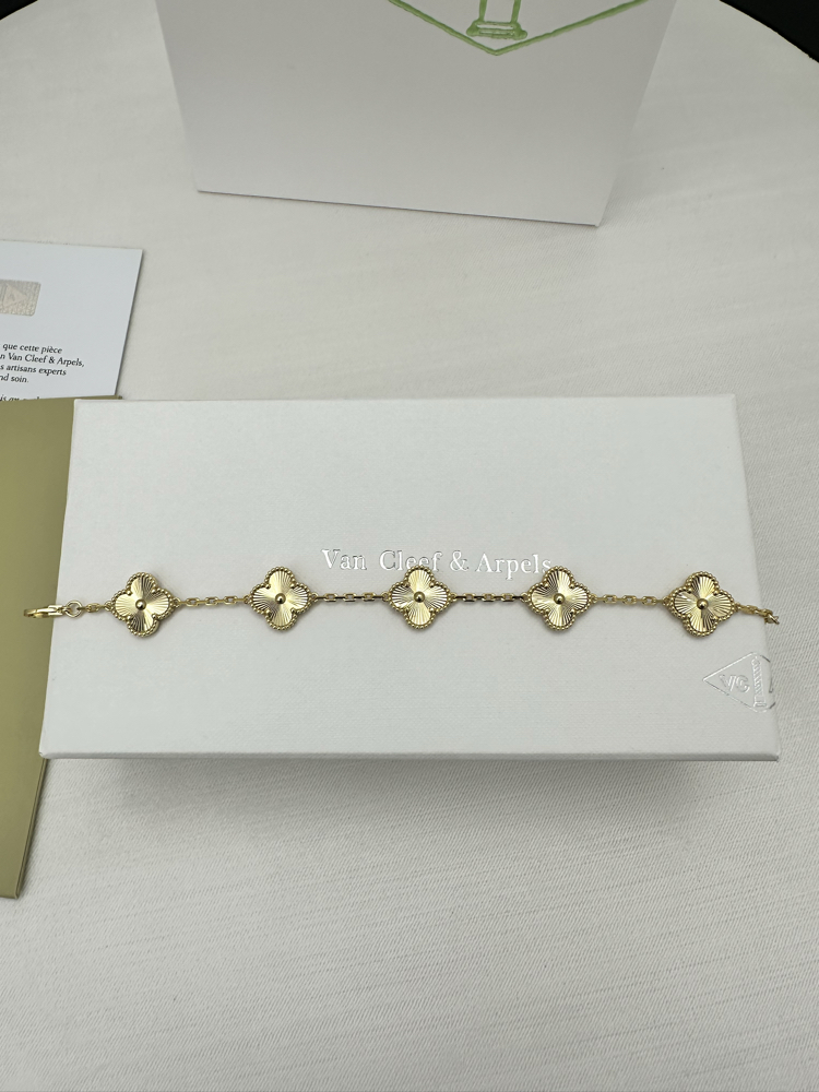VCA Gold Motif Bileklik Kutulu