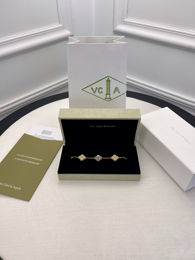 VCA Lila Gold Taşlı Bileklik Kutulu