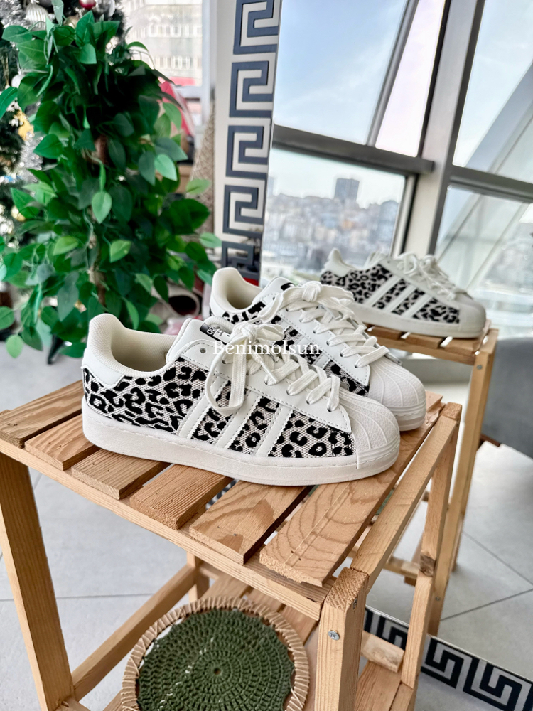 Superstar Panda