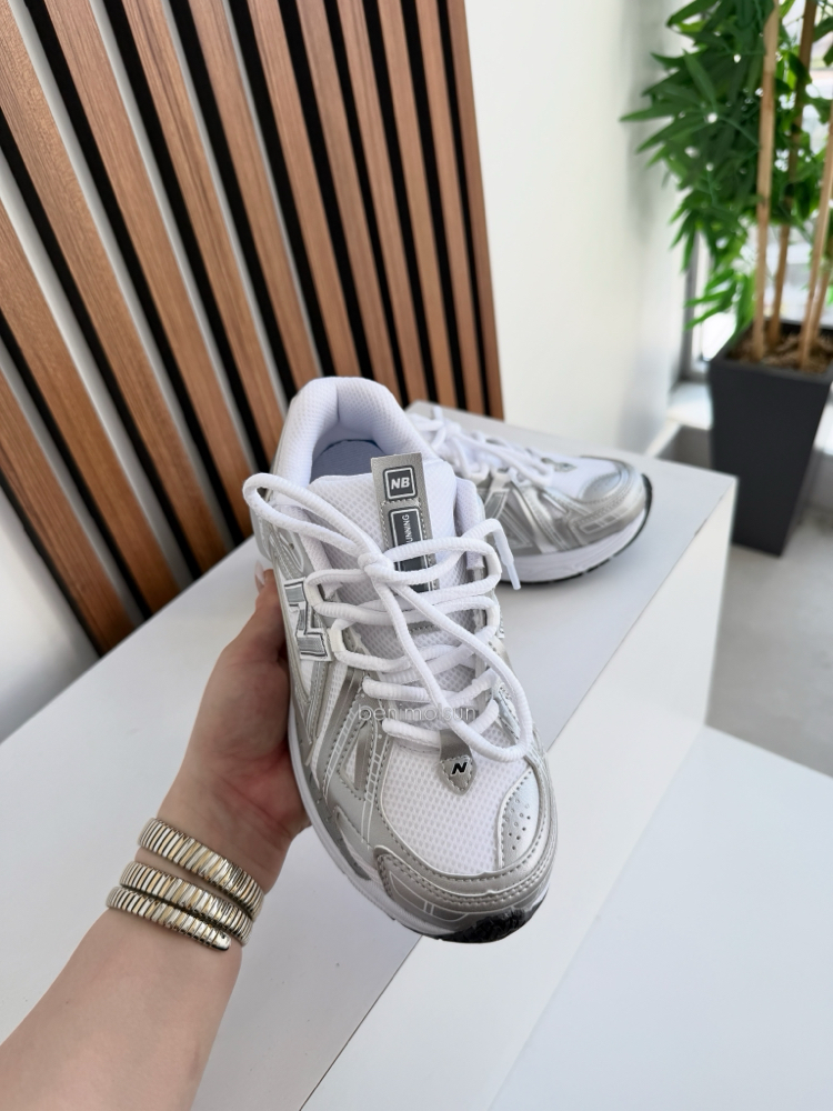 NB 1906A white