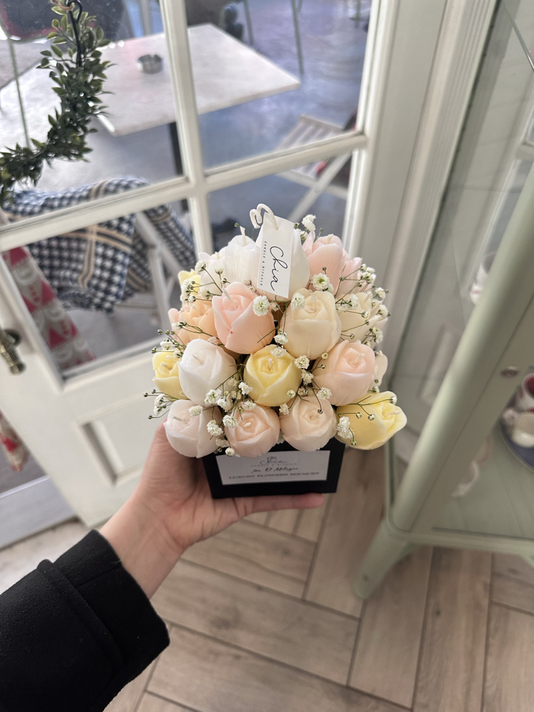 Lale mum buketi kutusu