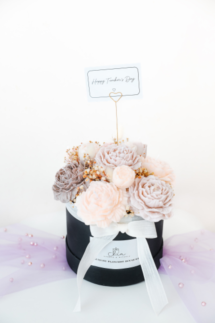 Beige Bloom Candle Bouquet