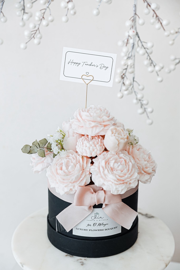 Soft Pink Bloom Candle Bouquet