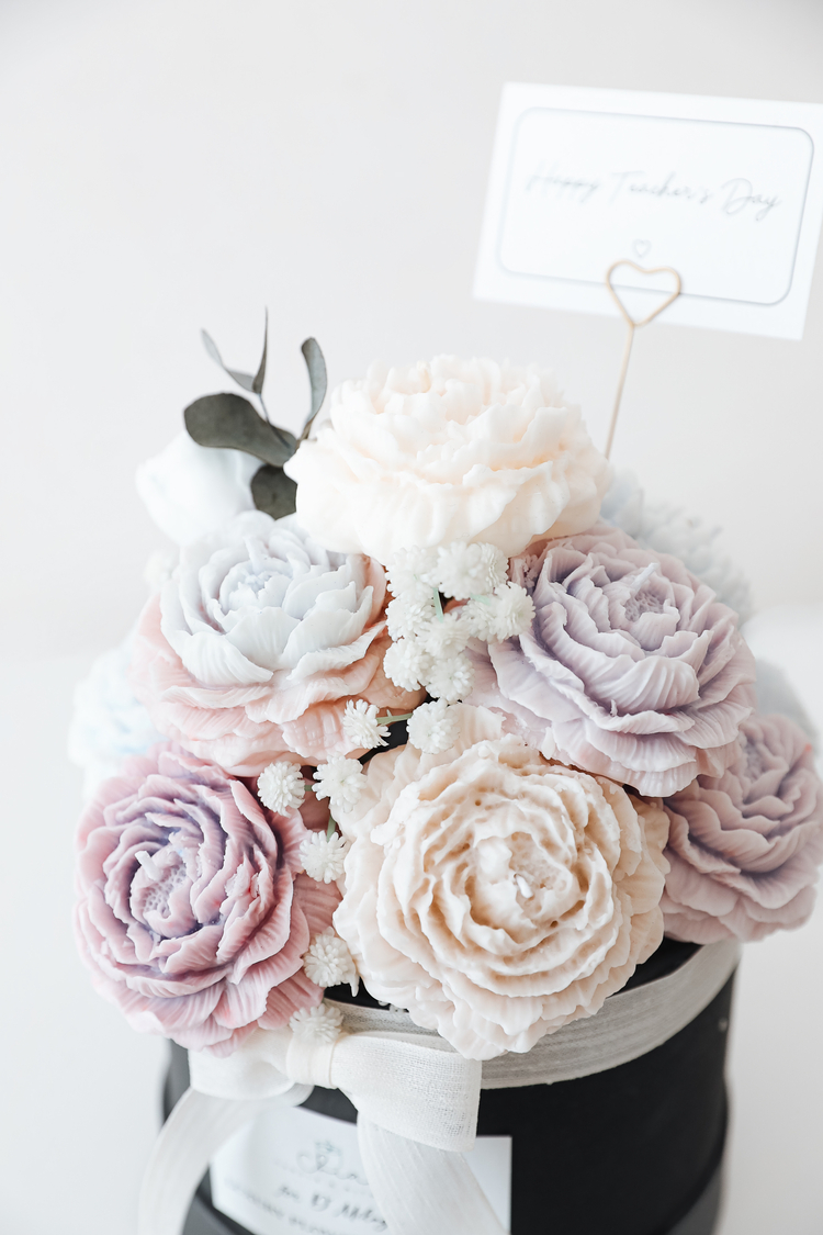 Lilac Bloom Candle Bouquet