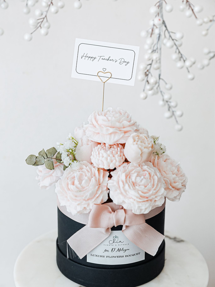 Soft Pink Bloom Candle Bouquet