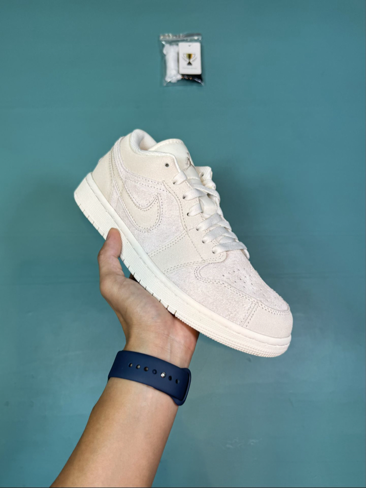 Jordan Low Sand
