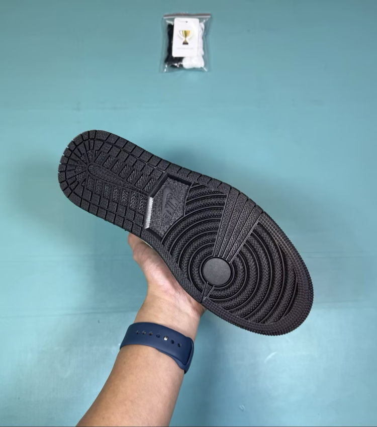 Jordan Low Black Cat