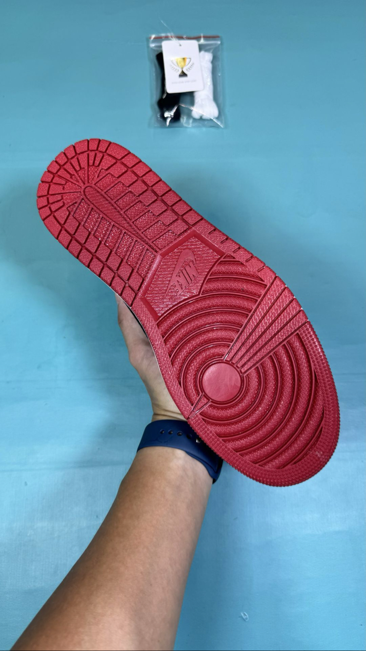 Jordan Low Chicago Reverse