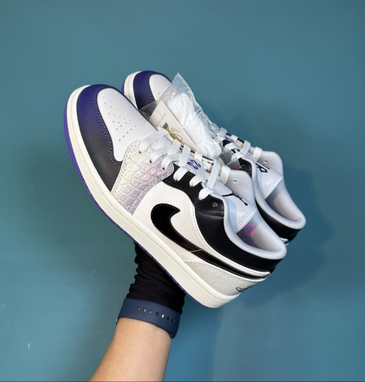 Jordan Low Snake