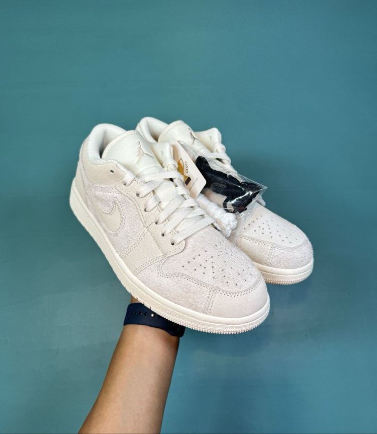 Jordan Low Sand