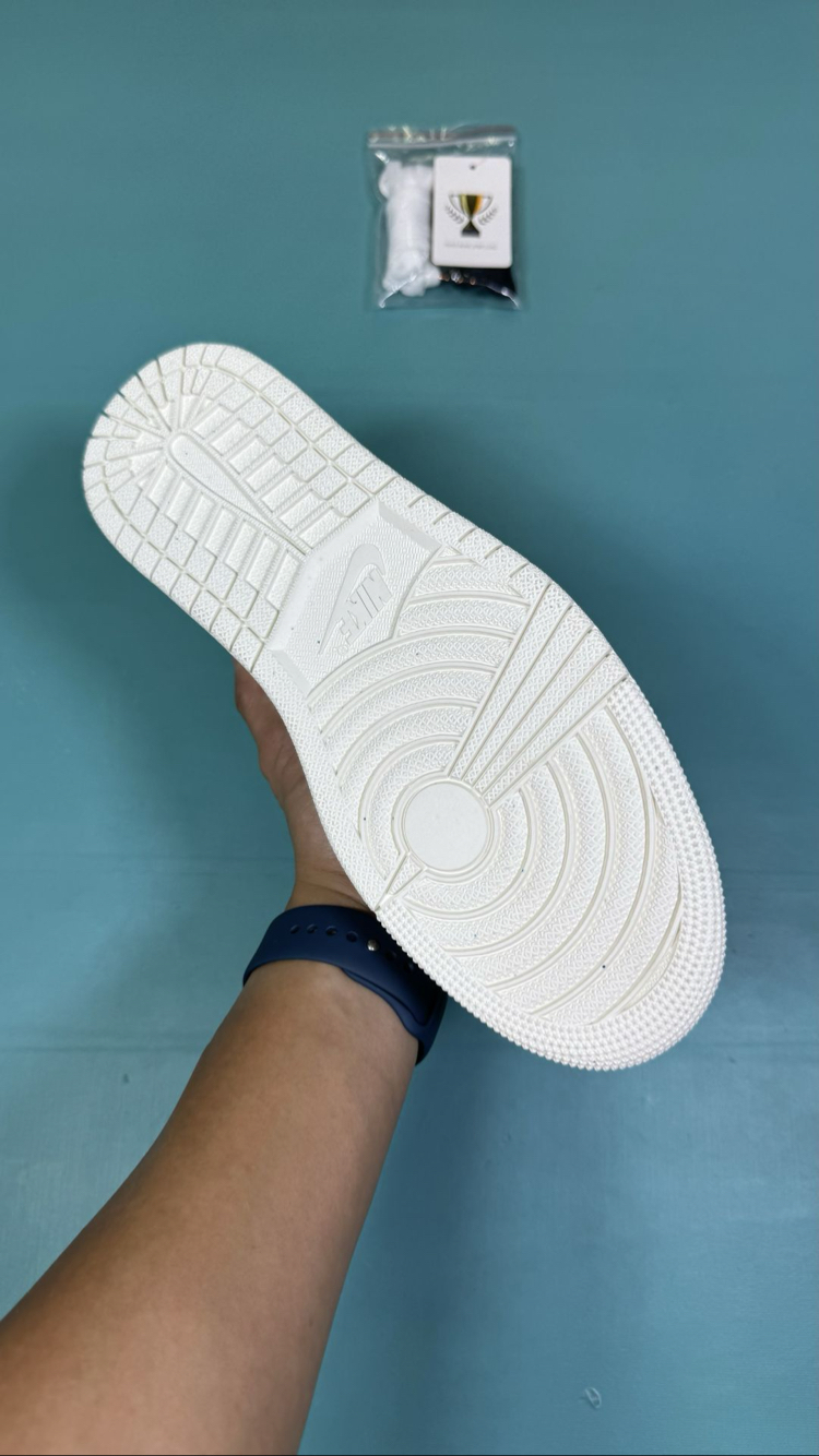 Jordan Low Sand