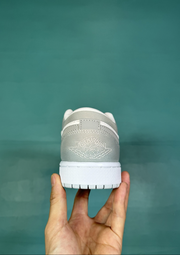 Jordan Low Wolf Grey