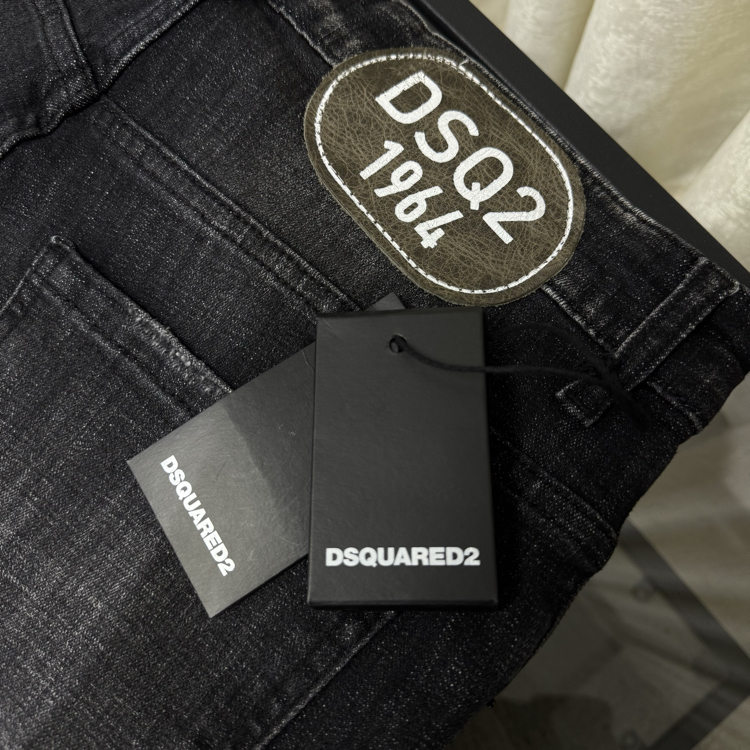 DSQUARED2
