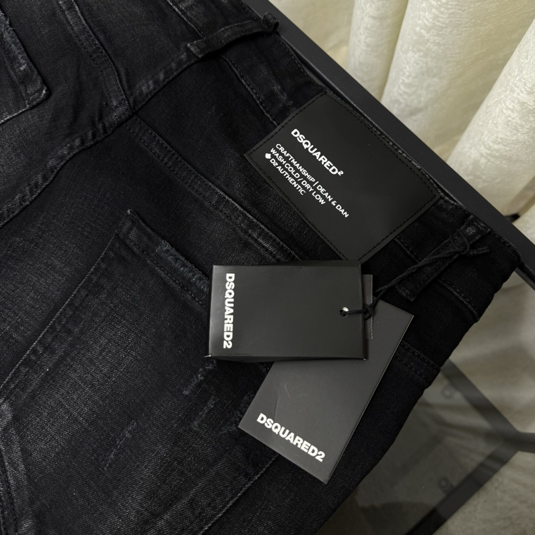 DSQUARED2