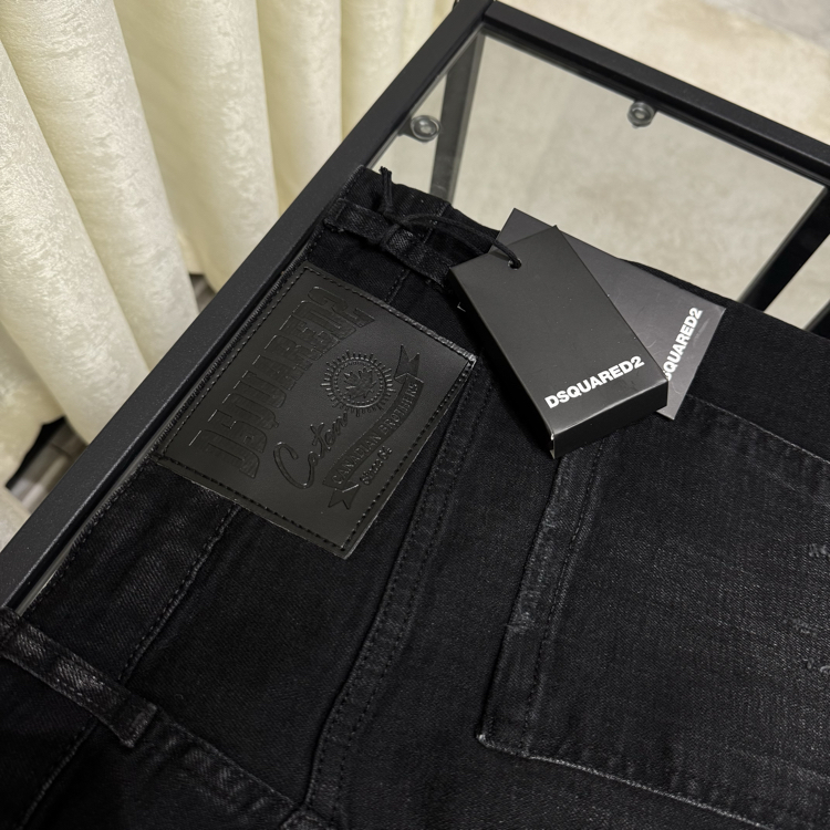 DSQUARED2