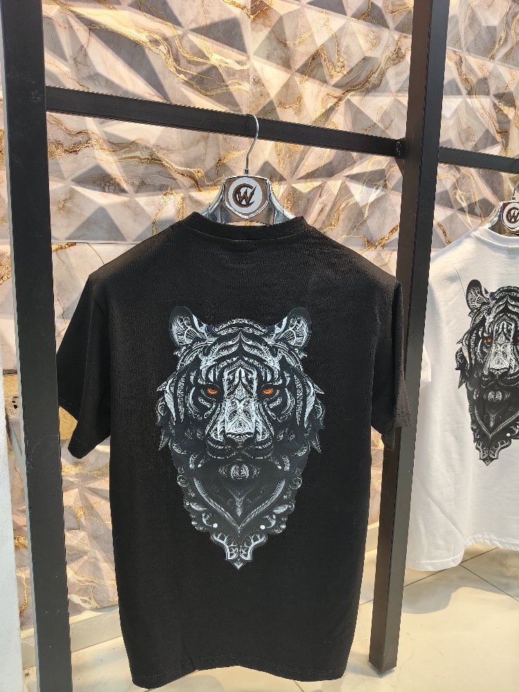 2011 Kaplan Gümüş Baskılı Siyah Basic T-Shirt