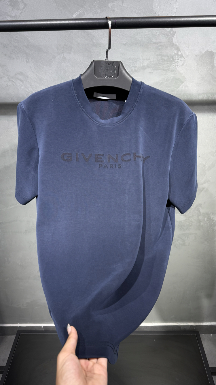GIVENCHY T-SHIRT