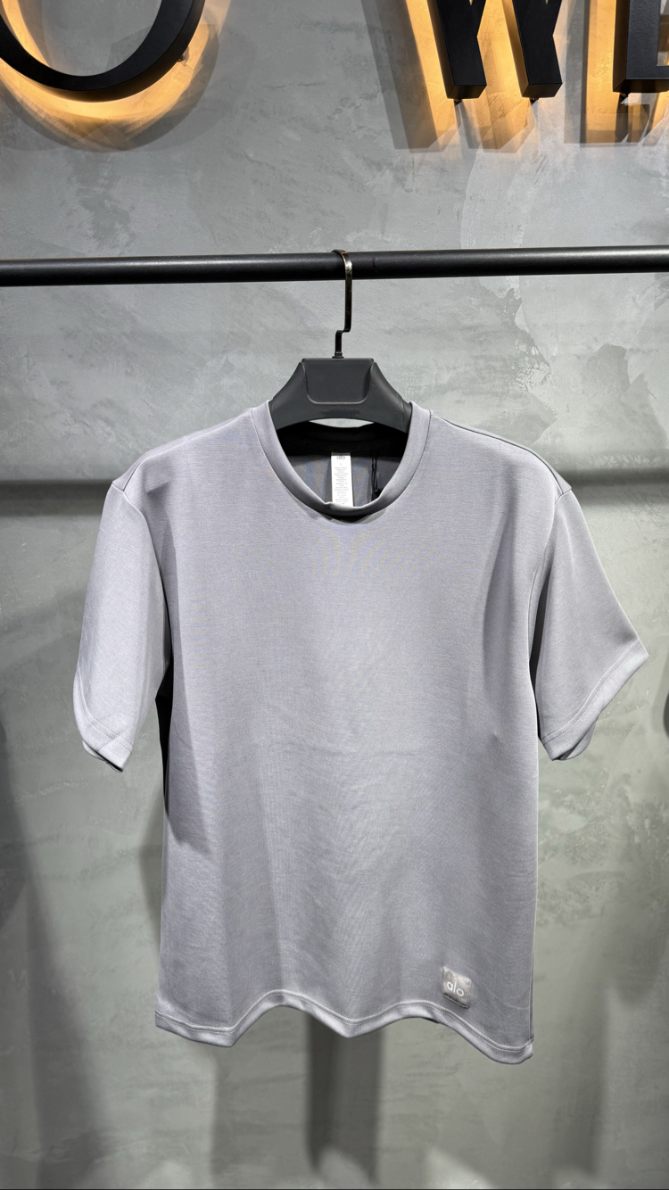 Alo Yoga T-shirt