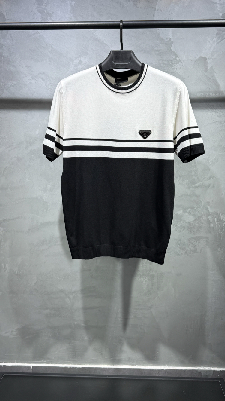 PRADA T-SHIRT