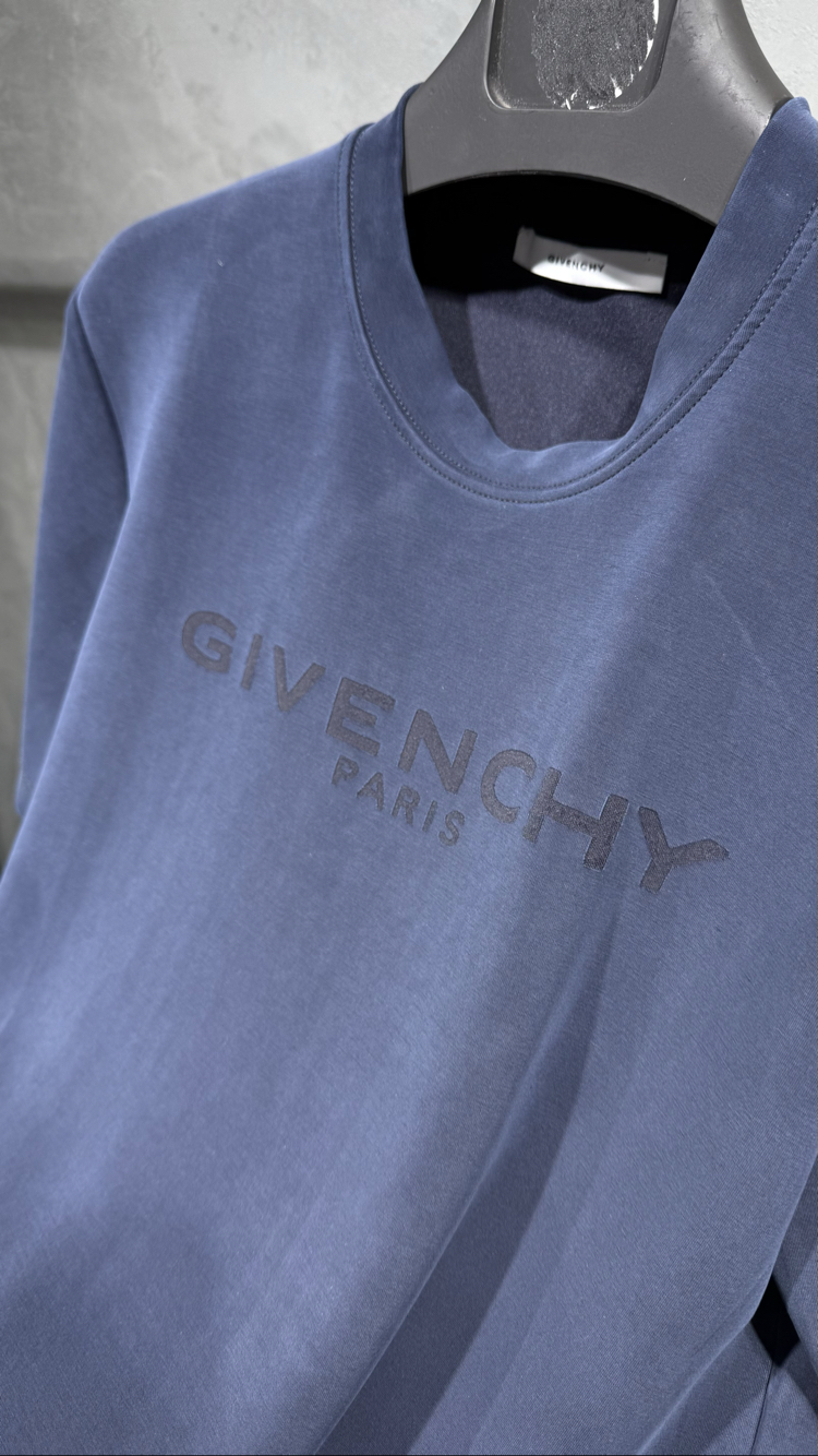 GIVENCHY T-SHIRT
